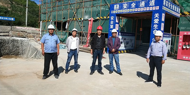 子洲县档案馆到新馆建设工地看望慰问一线建筑工人