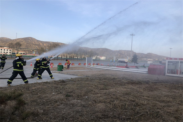 子洲消防大队与马蹄沟卫星消防站开展联合演练