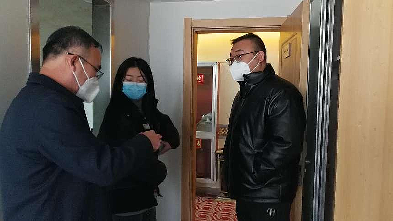 子洲县市场监管局局长艾绳武赴隔离酒店检查指导工作